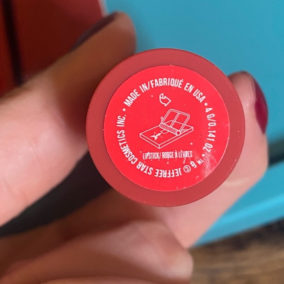 Jeffree Star Velvet Trap matte lipstick - Picture 8 of 8